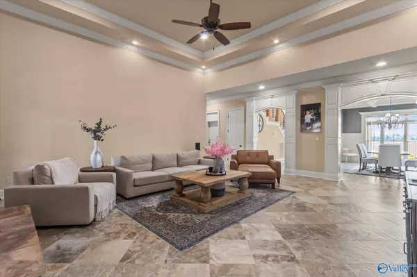 6 Lake Forest Blvd SW, Huntsville, AL 35824