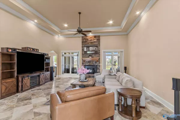 6 Lake Forest Blvd SW, Huntsville, AL 35824