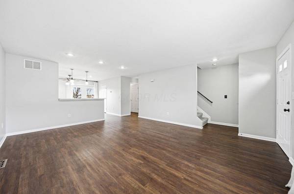 1151 Kinneton, Columbus, OH 43228