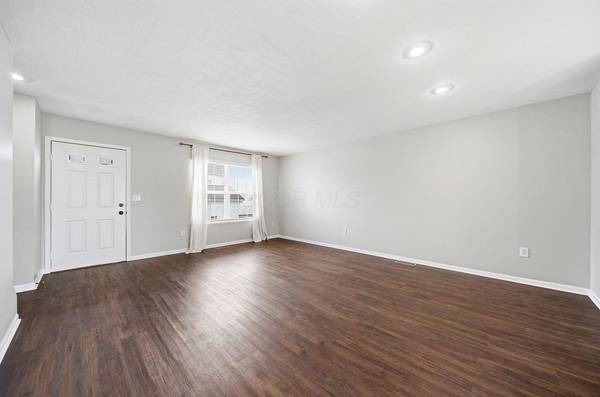 1151 Kinneton, Columbus, OH 43228