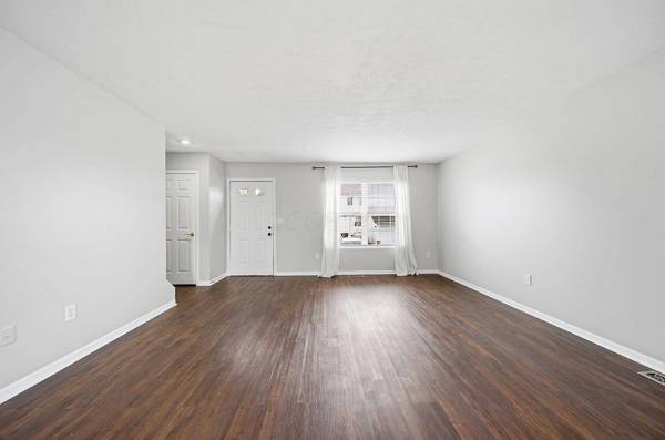 1151 Kinneton, Columbus, OH 43228