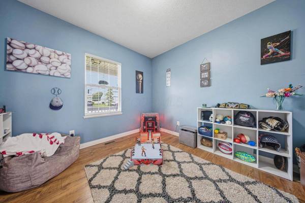 2100 Emmys Way, Columbus, OH 43228
