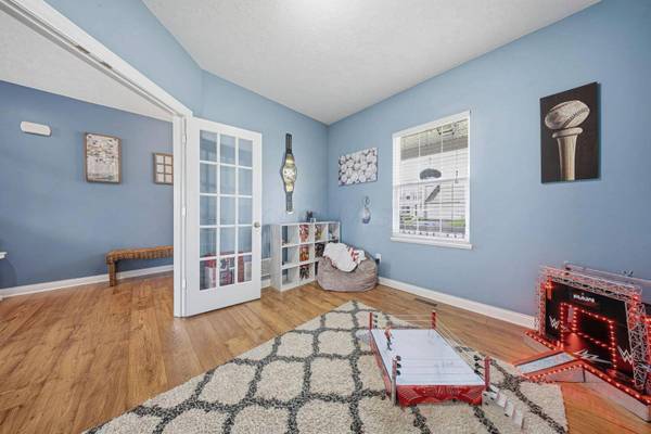 2100 Emmys Way, Columbus, OH 43228