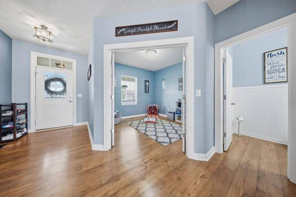 2100 Emmys Way, Columbus, OH 43228