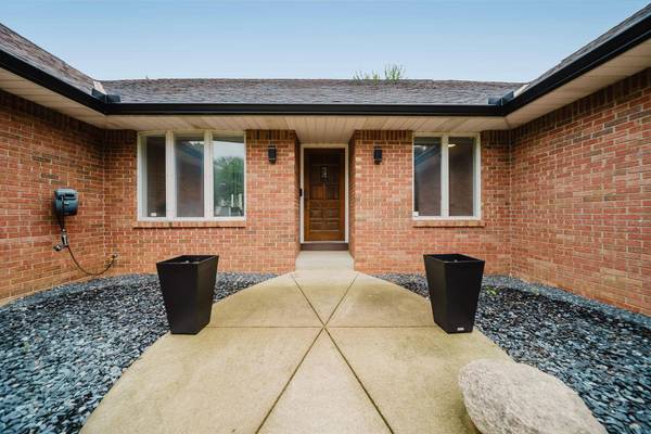 1711 Sioux Court, Grove City, OH 43123