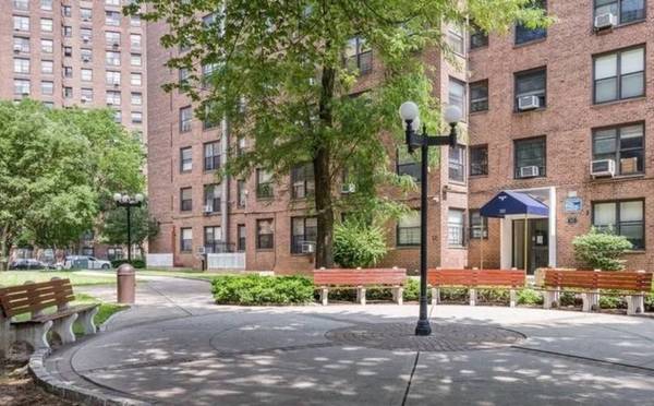 210 Clinton Avenue #4H, Brooklyn, NY 11205