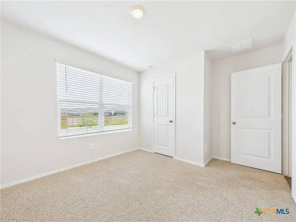 1012 Betsy DR, Seguin, TX 78155