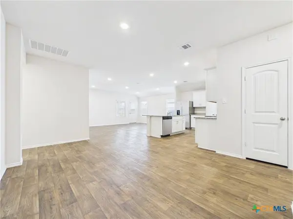 1012 Betsy DR, Seguin, TX 78155