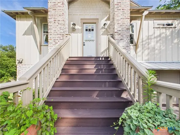1238 Sleepy Hollow LN, New Braunfels, TX 78130