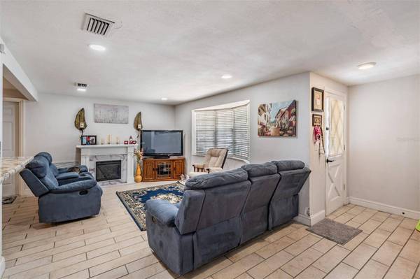 3340 COLUMBUS DR, Holiday, FL 34691