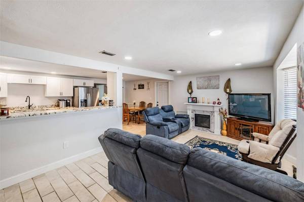 3340 COLUMBUS DR, Holiday, FL 34691