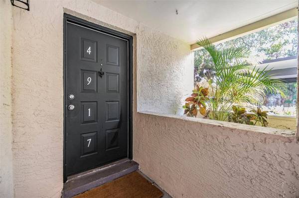 4917 PURITAN CIR #105, Tampa, FL 33617