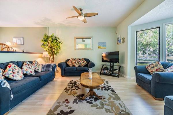 486 LAKEVIEW DR #54, Palm Harbor, FL 34683