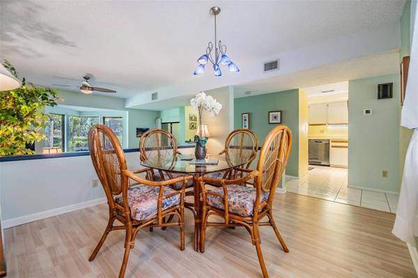 486 LAKEVIEW DR #54, Palm Harbor, FL 34683