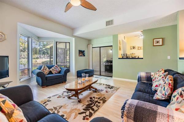 486 LAKEVIEW DR #54, Palm Harbor, FL 34683