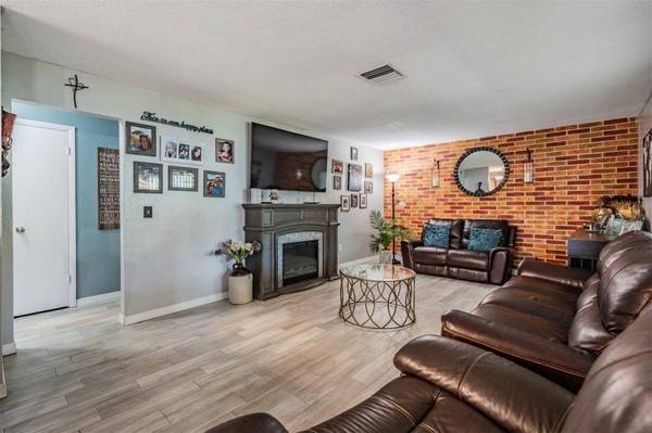 1403 TALLAHASSEE DR, Tarpon Springs, FL 34689