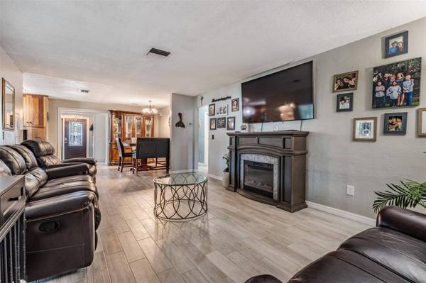 1403 TALLAHASSEE DR, Tarpon Springs, FL 34689