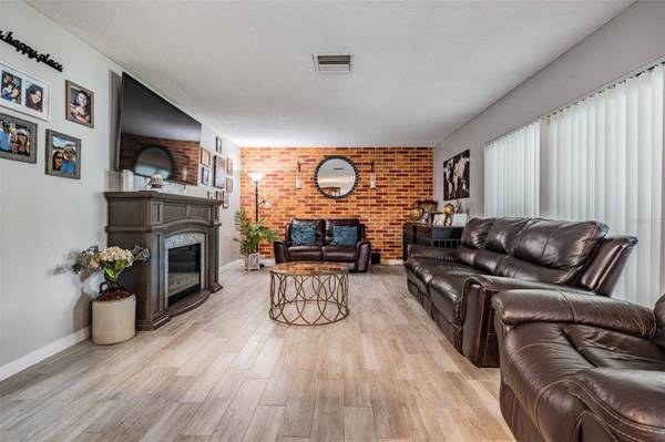 1403 TALLAHASSEE DR, Tarpon Springs, FL 34689