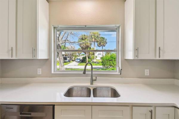 951 LANTANA AVE, Clearwater Beach, FL 33767