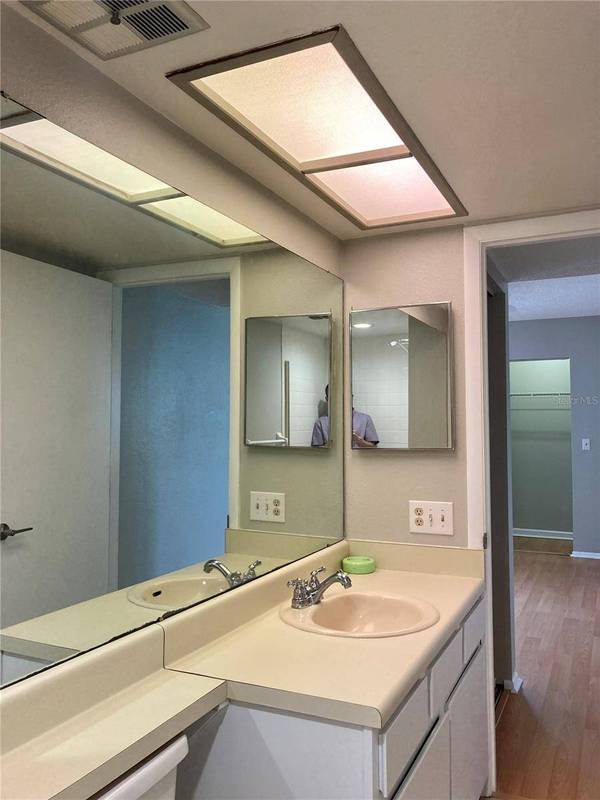 211 MEADOW LN, Oldsmar, FL 34677