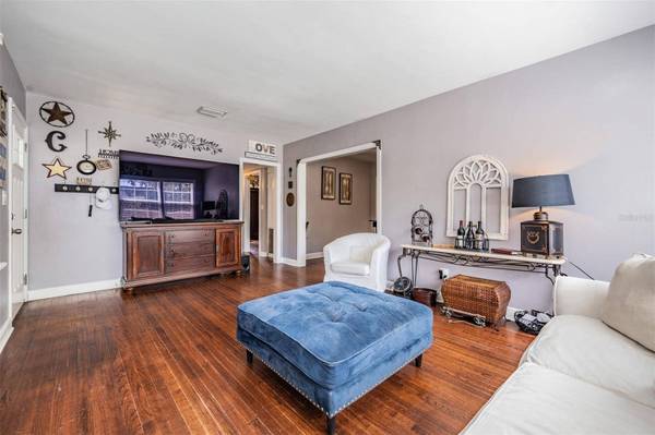 901 & 903 CORNELIUS AVE, Tampa, FL 33603