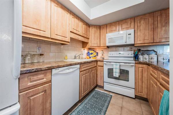 503 WINDRUSH BAY DR, Tarpon Springs, FL 34689