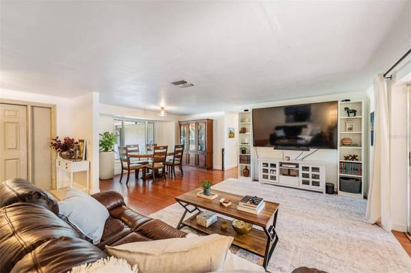 1031 FOREST GROVE BLVD, Palm Harbor, FL 34683