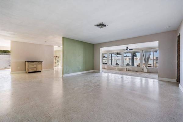 1854 DOLPHIN BLVD S, St Petersburg, FL 33707