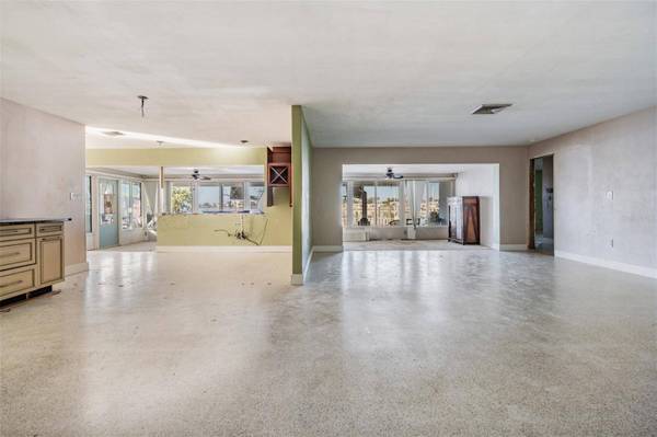 1854 DOLPHIN BLVD S, St Petersburg, FL 33707