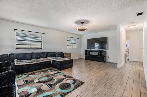 5960 89TH AVE N, Pinellas Park, FL 33782