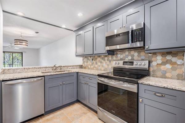124 NINA WAY #24, Oldsmar, FL 34677