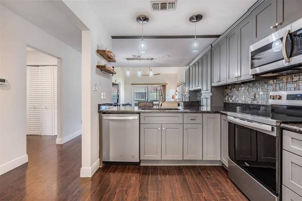 637 DRAKE LN N, Dunedin, FL 34698