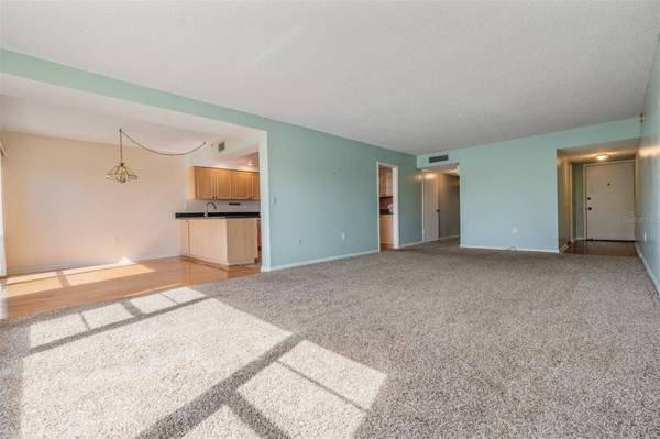 225 COUNTRY CLUB DR #1209, Largo, FL 33771