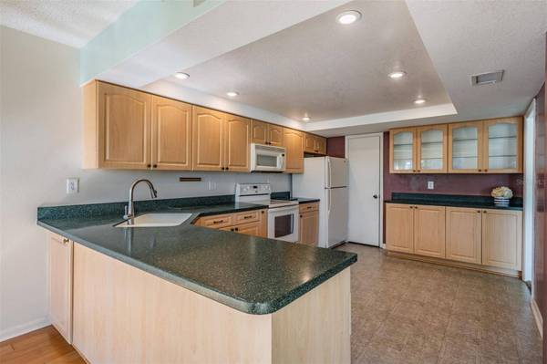 225 COUNTRY CLUB DR #1209, Largo, FL 33771