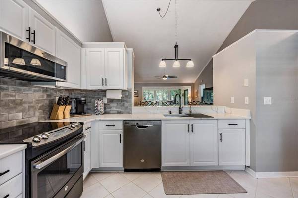 1801 E LAKE RD #6J, Palm Harbor, FL 34685