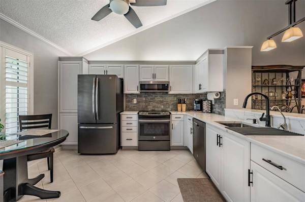 1801 E LAKE RD #6J, Palm Harbor, FL 34685