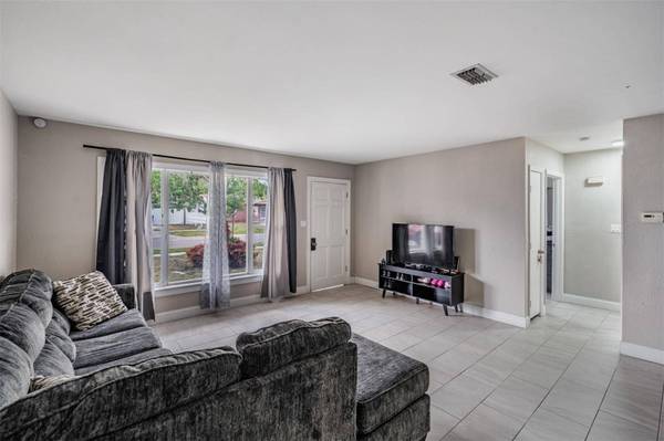 307 COUNTRY CLUB DR, Oldsmar, FL 34677