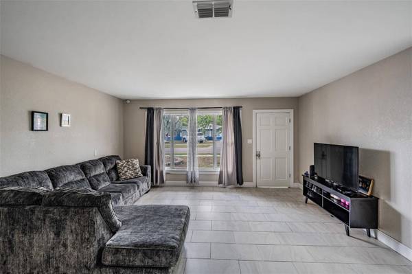 307 COUNTRY CLUB DR, Oldsmar, FL 34677