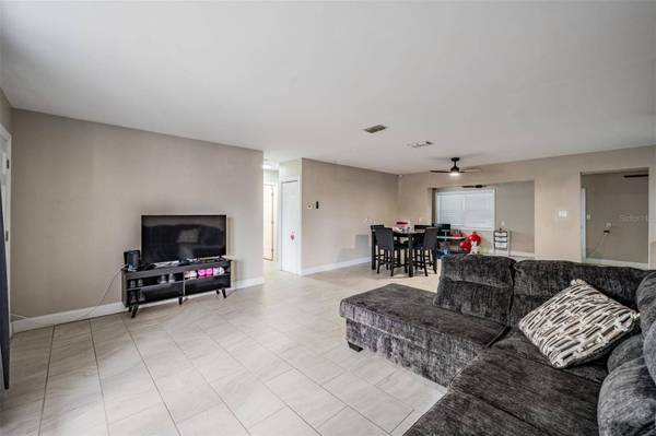 307 COUNTRY CLUB DR, Oldsmar, FL 34677