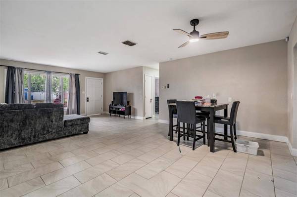 307 COUNTRY CLUB DR, Oldsmar, FL 34677
