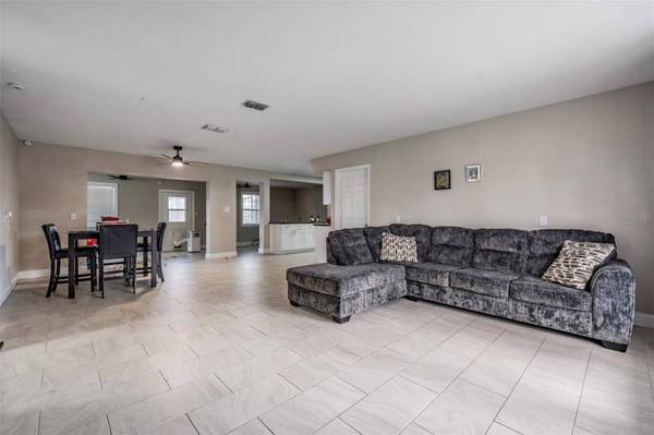 307 COUNTRY CLUB DR, Oldsmar, FL 34677