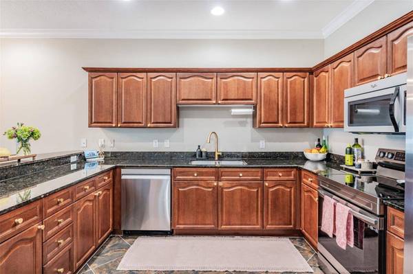415 BARCELONA DR, St Petersburg, FL 33716