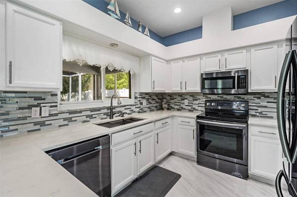 380 ROSALIND LN, Oldsmar, FL 34677