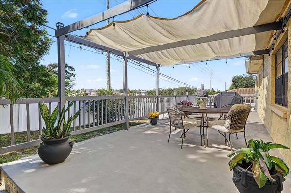 210 LEAFWOOD RD, Tarpon Springs, FL 34689