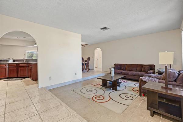 210 LEAFWOOD RD, Tarpon Springs, FL 34689