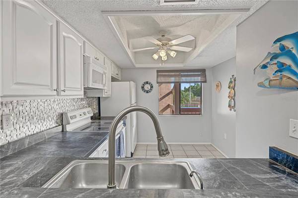 110 LAKESIDE CT #110, Oldsmar, FL 34677