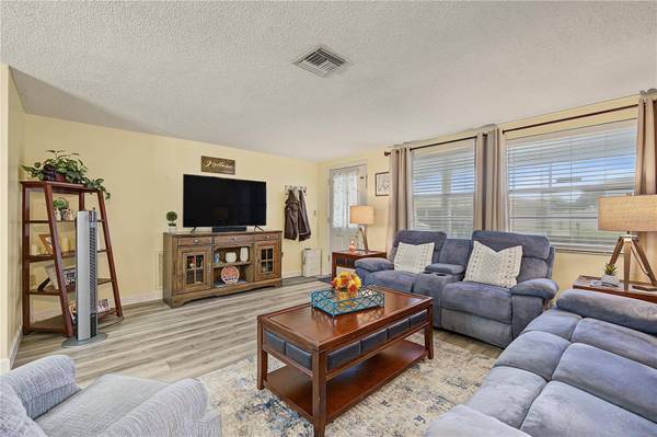7512 HOLLY LAKE LN, New Port Richey, FL 34653