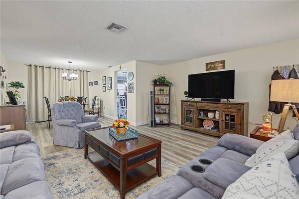 7512 HOLLY LAKE LN, New Port Richey, FL 34653
