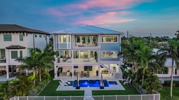 7 PARADISE LN, Treasure Island, FL 33706