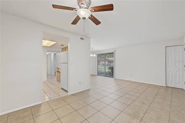 127 CAMPHOR DR #E, Oldsmar, FL 34677